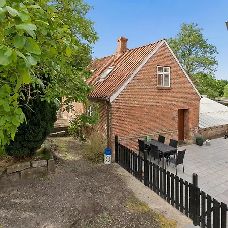 Charming 45 M House In Peaceful Setting